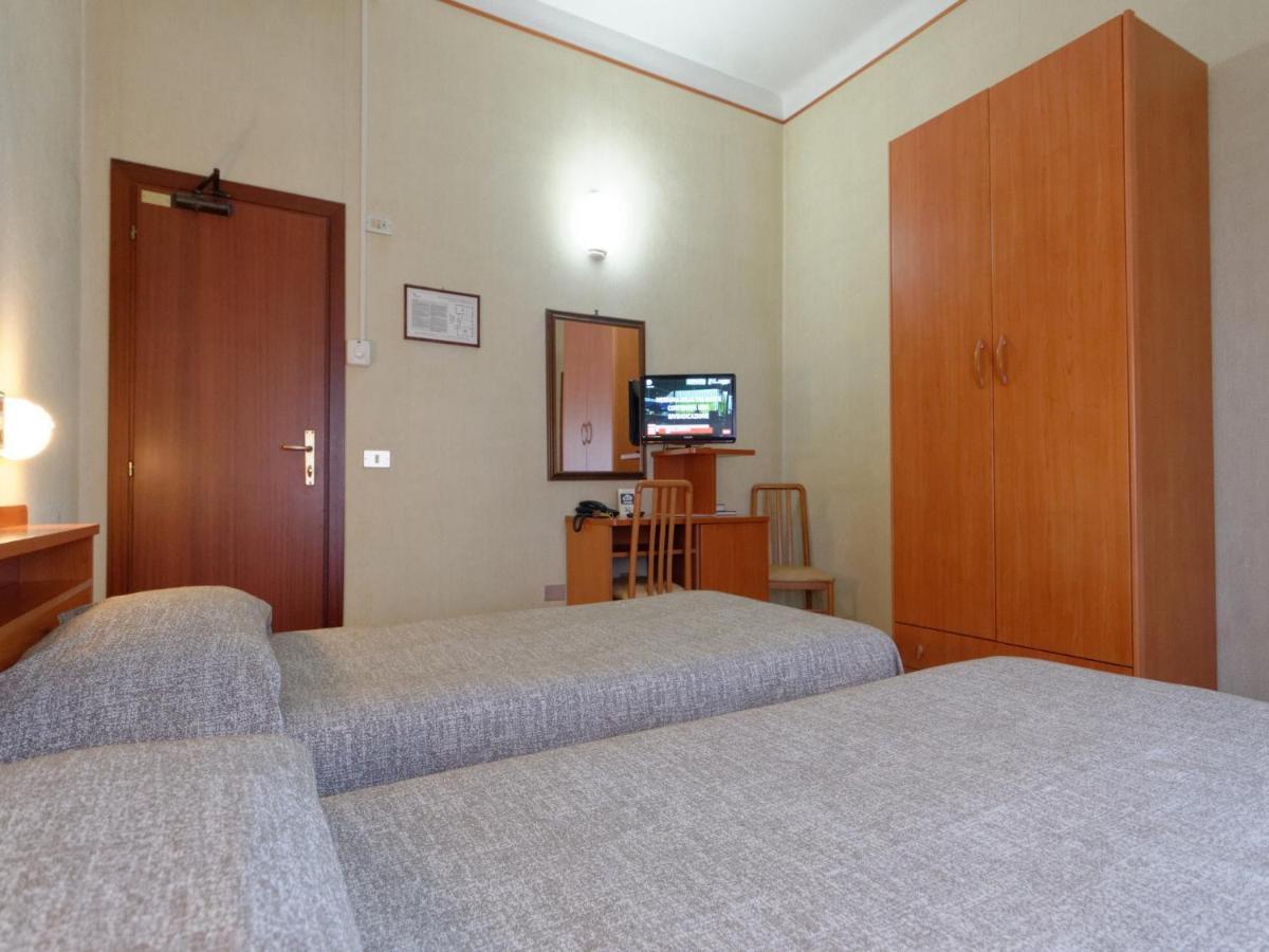 Hotel Ravenna Bagian luar foto